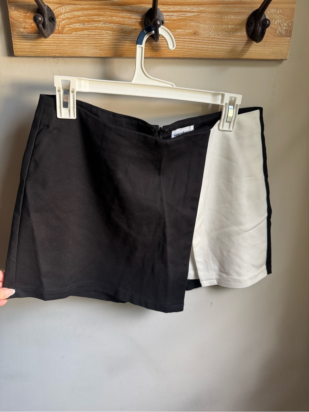 superdown Black & White Color-Blocked Skort